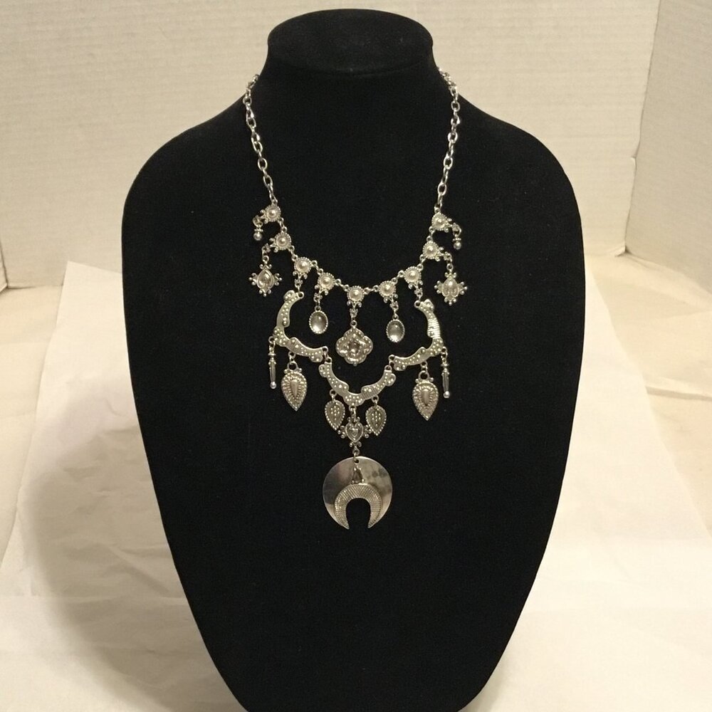 Gorgeous & very decorative silver tone necklace - Egyptian Revival?